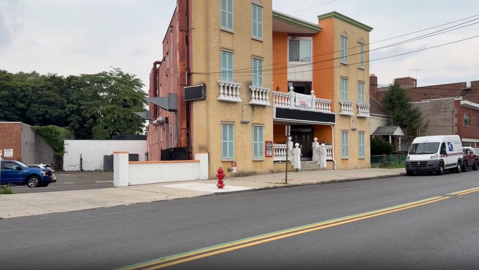 811 McLean Ave, Yonkers, NY à louer - Vidéo sur l’annonce professionnelle – Image 2 sur 31