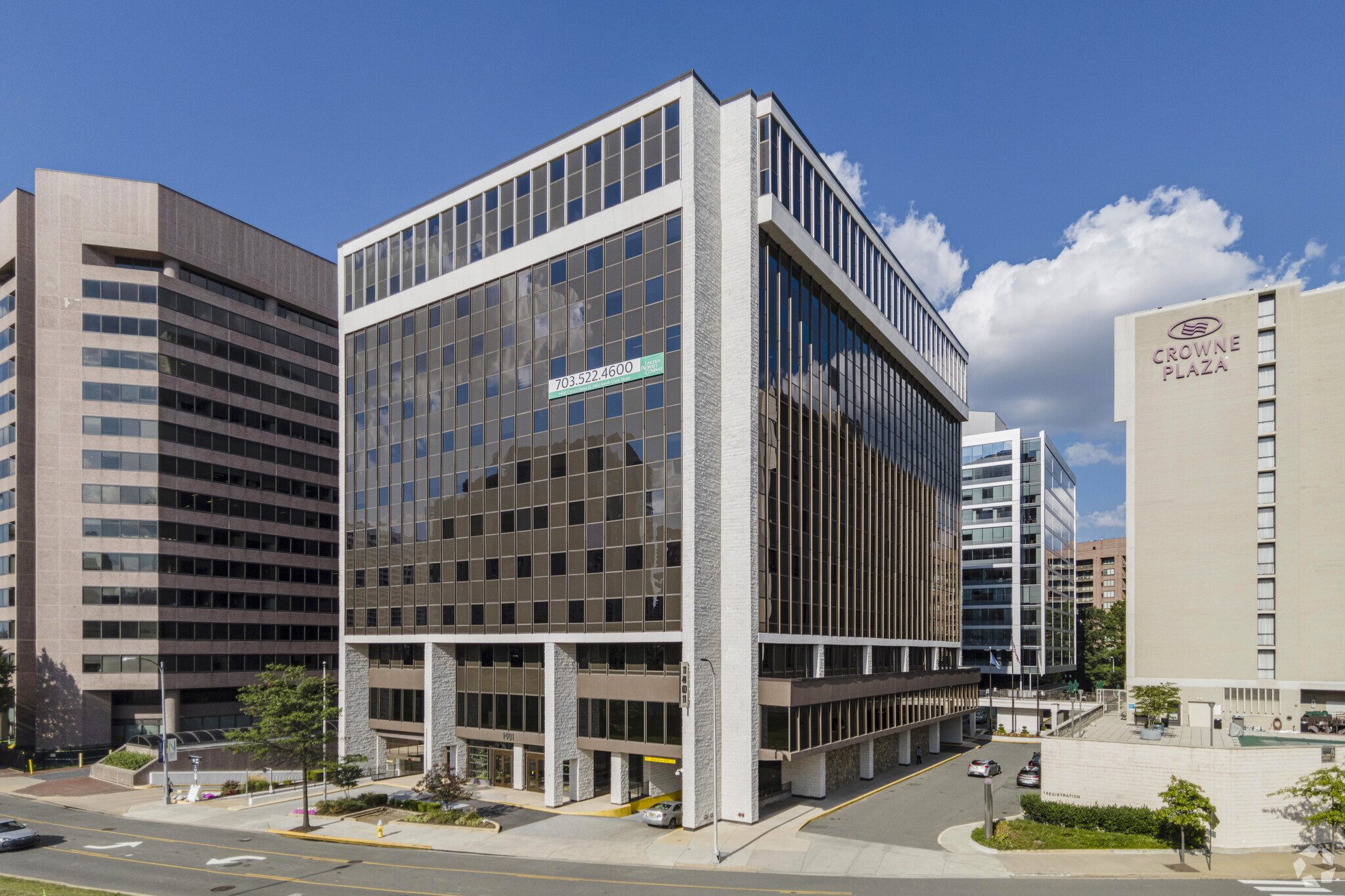 1401 S Clark St, Arlington, VA à louer Photo de l’immeuble– Image 1 sur 7