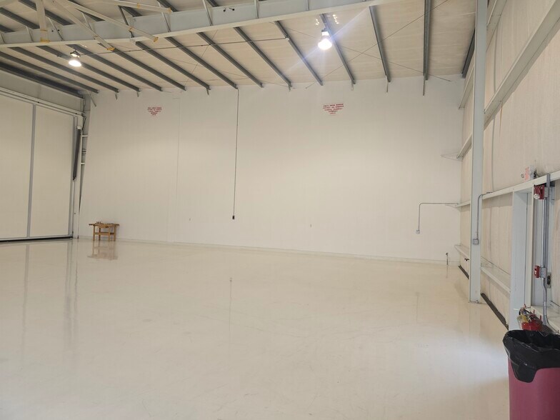 711 Ramp Rd, Naples, FL à vendre - Photo de l’immeuble – Image 3 sur 12