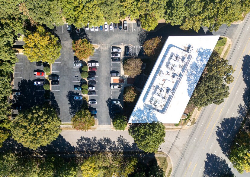5711 Six Forks Rd, Raleigh, NC à louer - Photo de l’immeuble – Image 2 sur 9