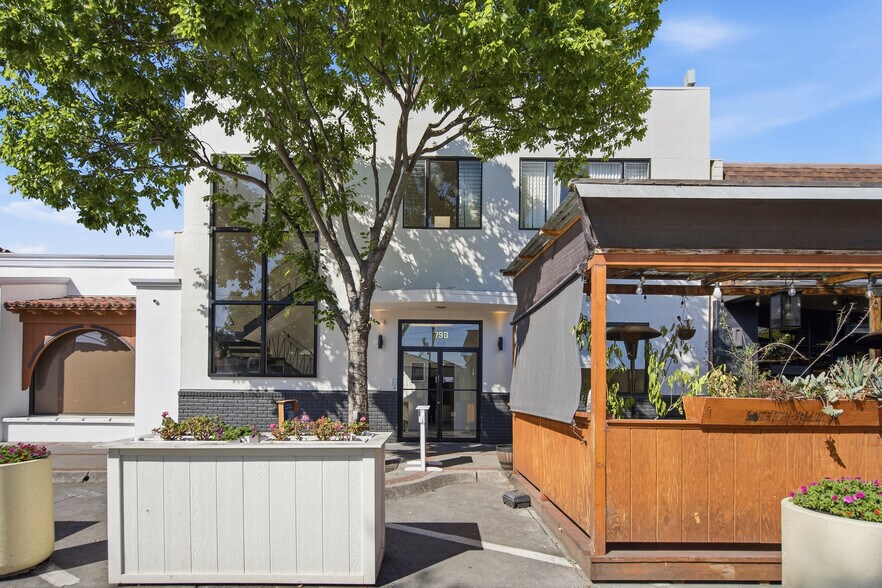 790 Laurel St, San Carlos, CA à vendre - Photo de l’immeuble – Image 1 sur 20