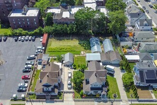 Plus de détails pour 9344 224th St, Queens Village, NY - Logement à vendre