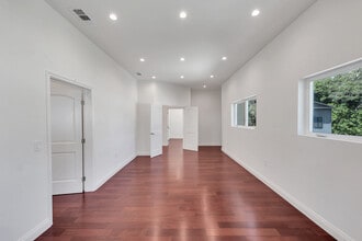 1112 N Sherbourne Dr, West Hollywood, CA à louer Photo intérieure– Image 1 sur 1