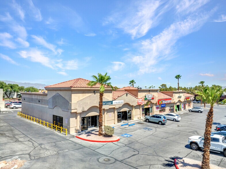 6700 W Charleston Blvd, Las Vegas, NV à louer - Photo de l’immeuble – Image 3 sur 7