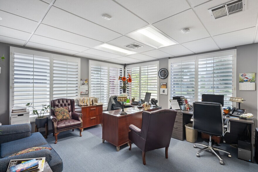 6346 Brockton Ave, Riverside, CA à vendre - Photo intérieure – Image 2 sur 12