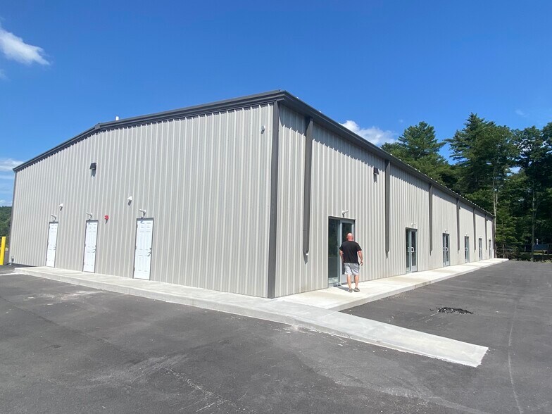 457 W Main St, Hillsborough, NH à vendre - Photo principale – Image 1 sur 19
