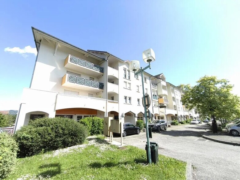 130 Rue Du Lieutenant Andre Argenton, Belley à louer - Photo de l’immeuble – Image 1 sur 8