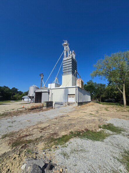 10199 S Wayne Rd, Warren, IN à vendre - Photo de l’immeuble – Image 1 sur 36