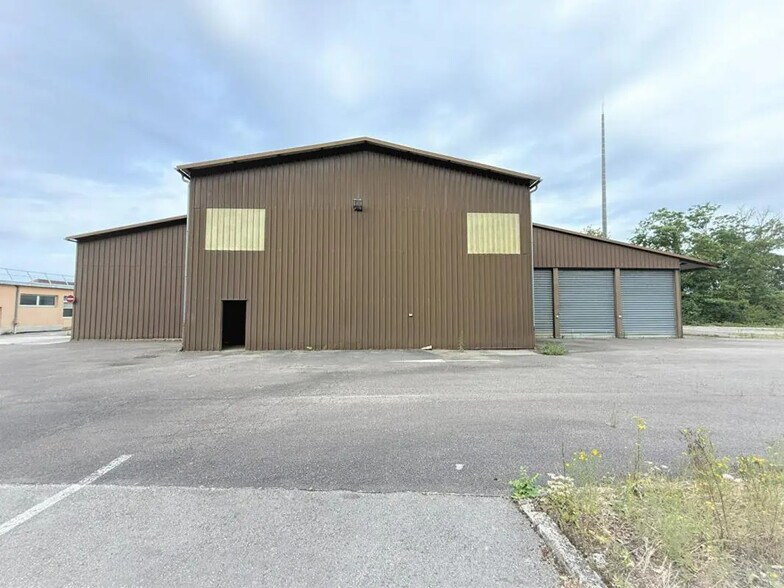 Local d'activités dans Besançon à vendre - Photo de l’immeuble – Image 2 sur 18