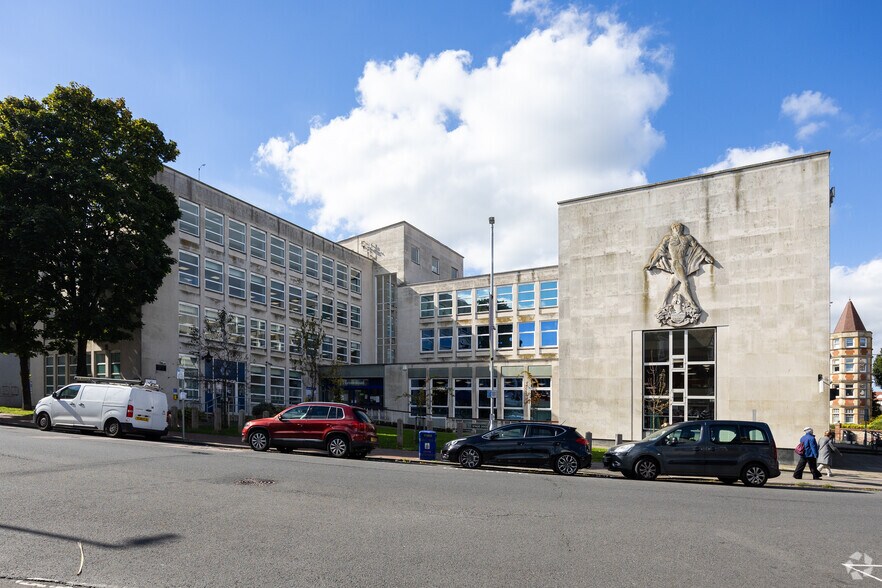 1 Grove Rd, Eastbourne à louer - Photo principale – Image 1 sur 3