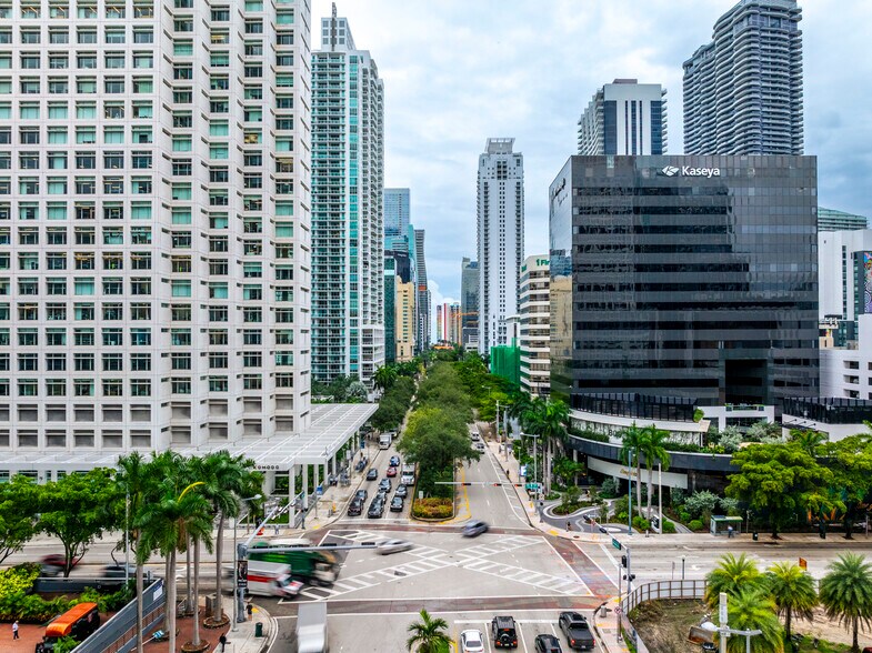 800 brickell Ave, Miami, FL à louer - Photo de l’immeuble – Image 3 sur 7