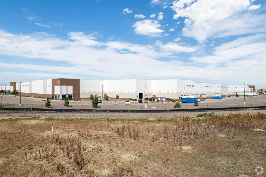 10000-10300 E 40th Ave, Denver, CO à louer - Photo de l’immeuble – Image 3 sur 5