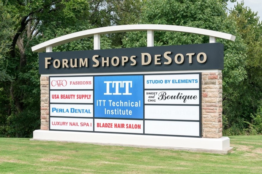 921 W Belt Line Rd, DeSoto, TX à louer - Photo de l’immeuble – Image 3 sur 23