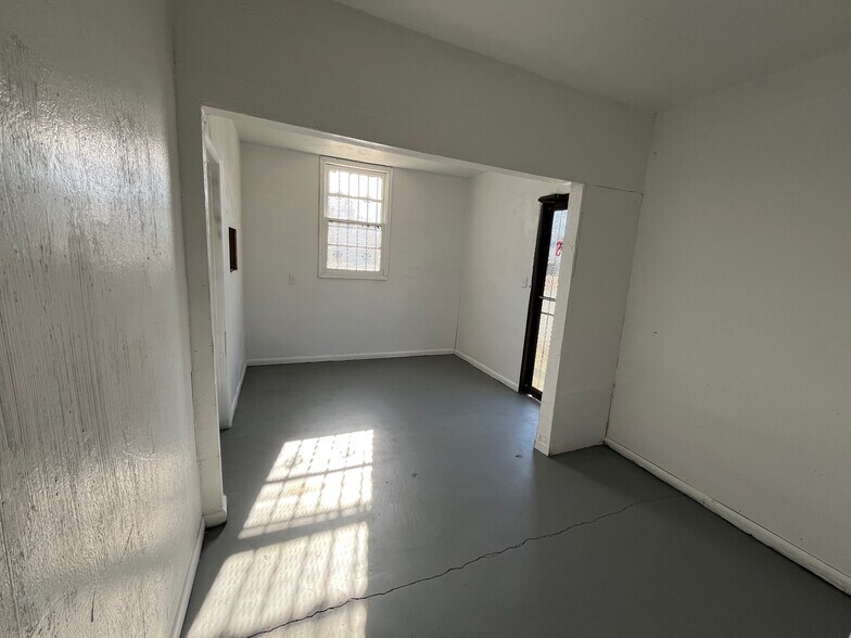7726 Warwick Blvd, Newport News, VA à louer - Hall d’entrée – Image 3 sur 14