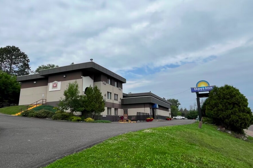 2211 London Rd, Duluth, MN à vendre - Photo de l’immeuble – Image 2 sur 19