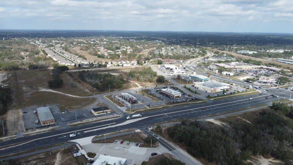 10215 County Line Rd, Spring Hill, FL à louer - Photo de l’immeuble – Image 2 sur 2