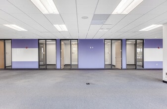 10700 W Research Dr, Milwaukee, WI à louer Photo intérieure– Image 2 sur 14