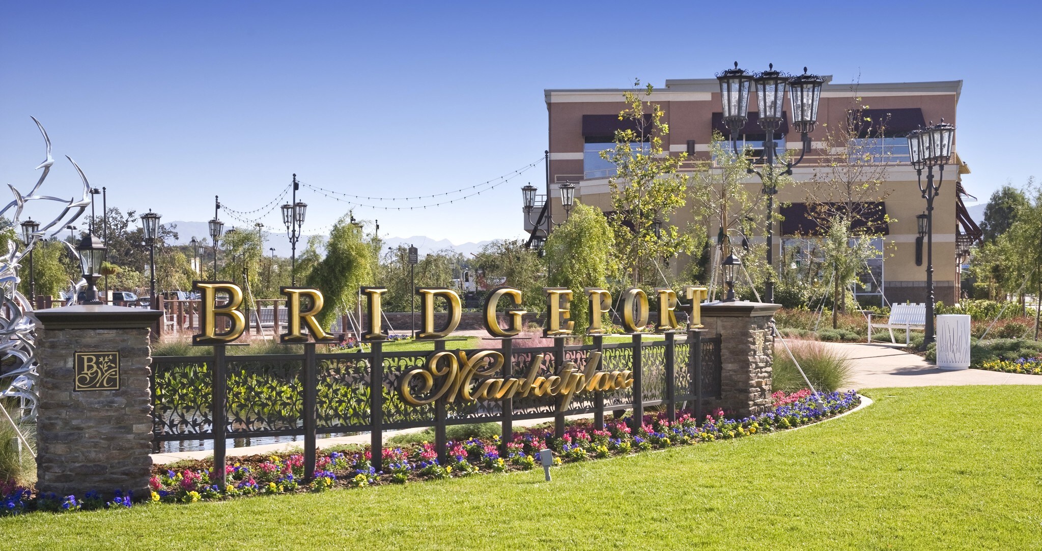 23961 Newhall Ranch Rd, Valencia, CA à louer Photo de l’immeuble– Image 1 sur 8