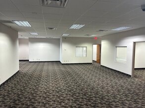 2002 Old St Augustine Rd, Tallahassee, FL à louer Photo intérieure– Image 2 sur 4