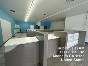 2093-2145 E Ball Rd, Anaheim, CA à louer Photo de l’immeuble– Image 2 sur 4