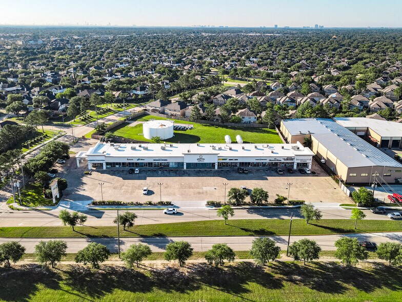 16427 W Little York Rd, Houston, TX à louer - Photo de l’immeuble – Image 2 sur 10