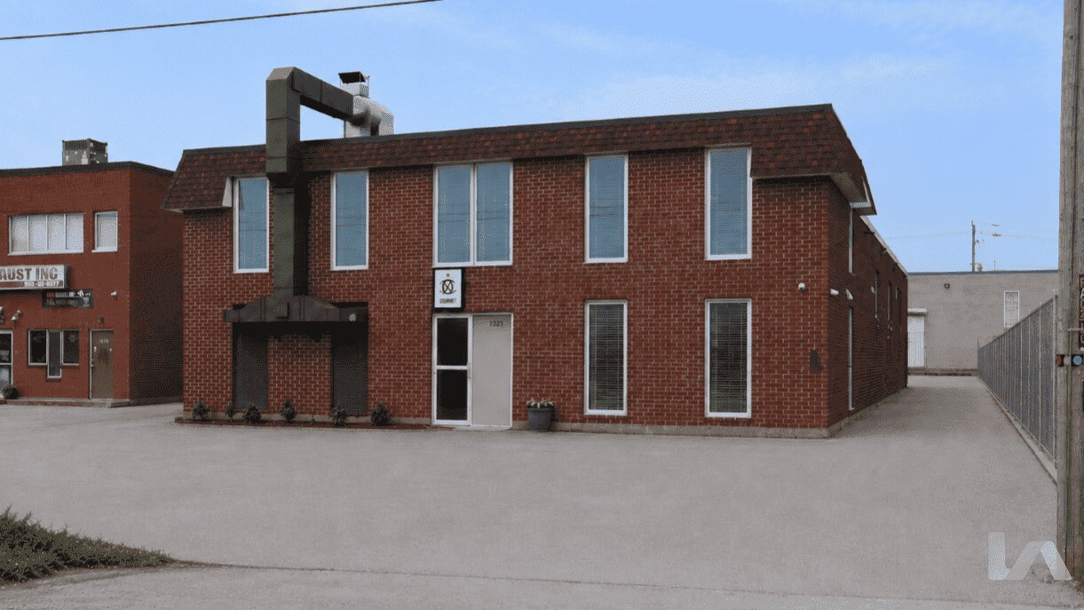 1021 Industry St, Oakville, ON à vendre Photo de l’immeuble– Image 1 sur 6