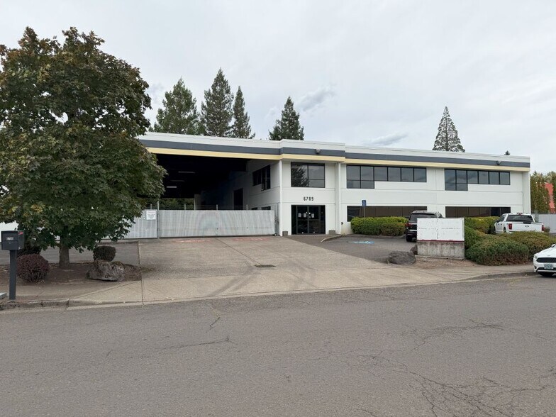6789 SW 111th Ave, Beaverton, OR à louer - Photo de l’immeuble – Image 2 sur 19