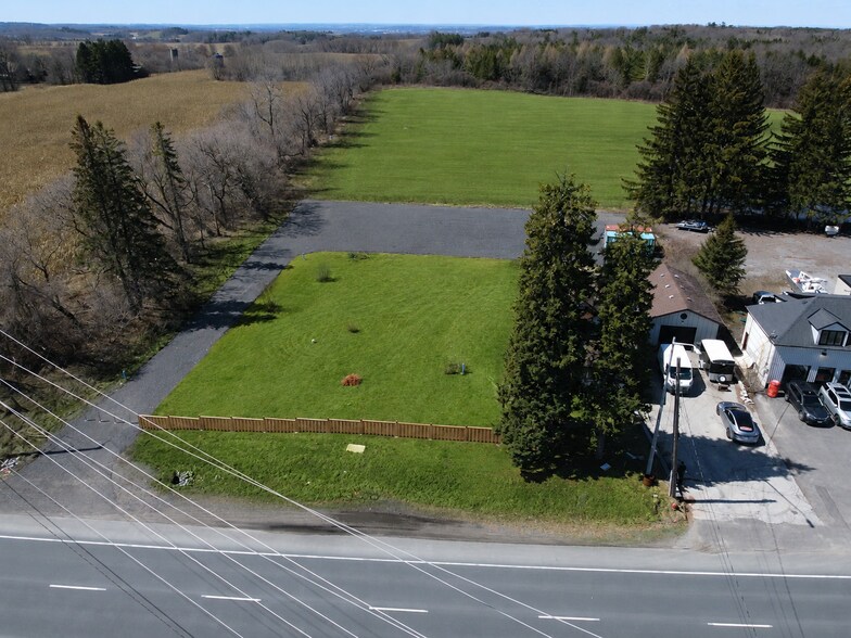 18558 Yonge St, East Gwillimbury, ON à vendre - Photo de l’immeuble – Image 1 sur 5