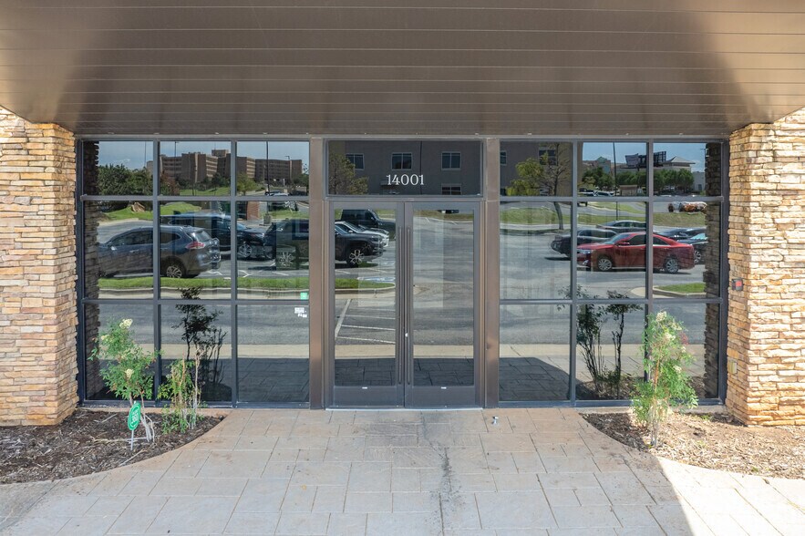 14001 McAuley Blvd, Oklahoma City, OK à louer - Photo de l’immeuble – Image 2 sur 12