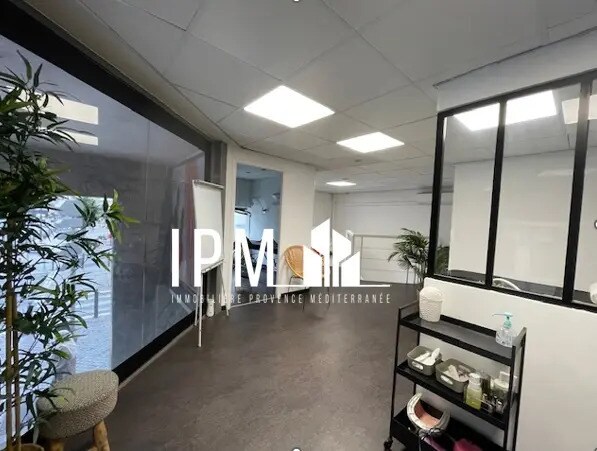 Local commercial dans Marseille à louer - Photo de l’immeuble – Image 3 sur 5