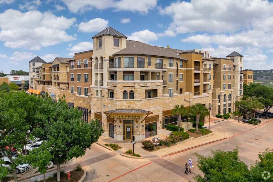 300 E Basse Rd, San Antonio, TX à louer - Photo de l’immeuble – Image 1 sur 30