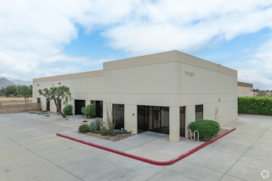 79225 Country Club Dr, Bermuda Dunes, CA à louer - Photo principale – Image 1 sur 7