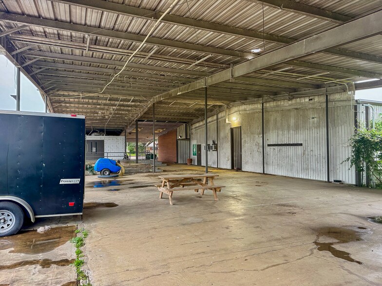 300 W School St, Madisonville, TX à vendre - Photo de l’immeuble – Image 3 sur 33