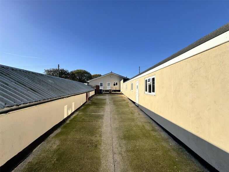 Claverhambury Rd, Waltham Abbey à vendre - Photo de l’immeuble – Image 3 sur 10