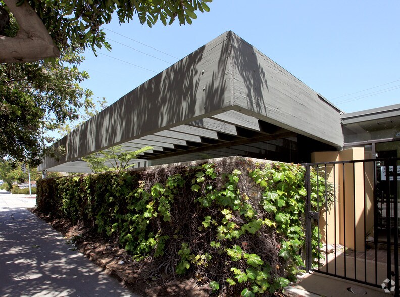 296 Redondo Ave, Long Beach, CA à louer - Photo de l’immeuble – Image 2 sur 5