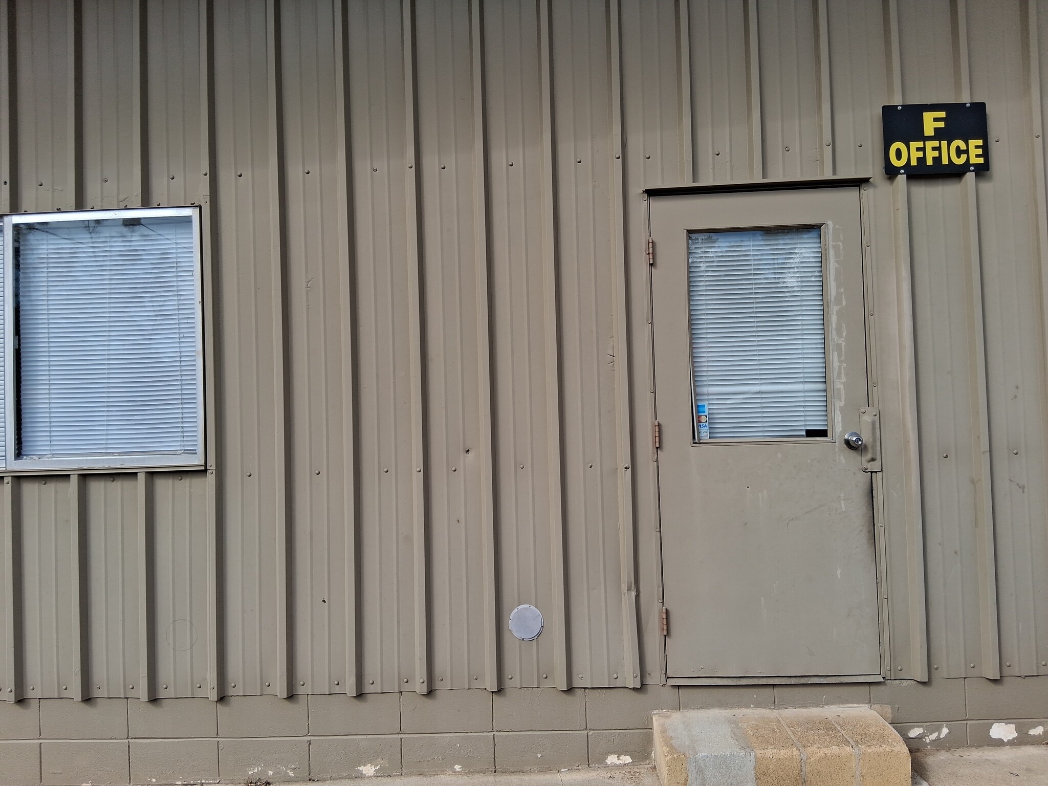 942 Capital Cir NW, Tallahassee, FL à louer Photo de l’immeuble– Image 1 sur 4