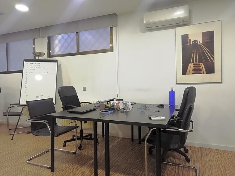 Immeuble residentiel dans Madrid, Madrid à vendre - Photo intérieure – Image 2 sur 5