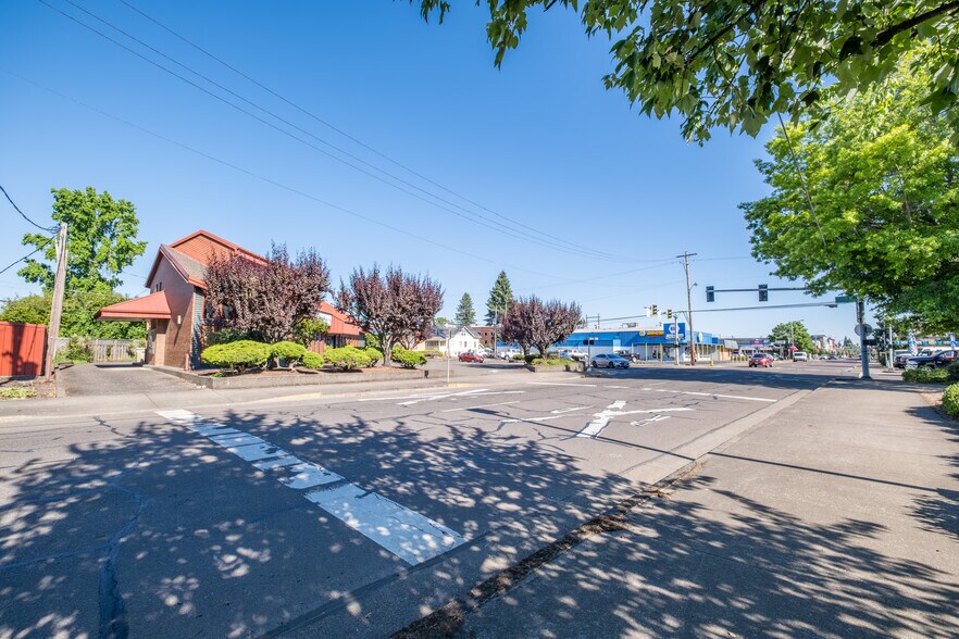 1010 S Main St, Lebanon, OR à louer - Photo de l’immeuble – Image 3 sur 31