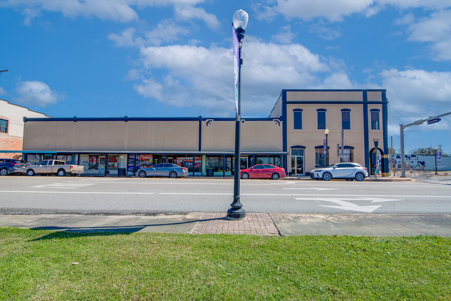 100 N Velasco St, Angleton, TX à louer - Photo de l’immeuble – Image 1 sur 42