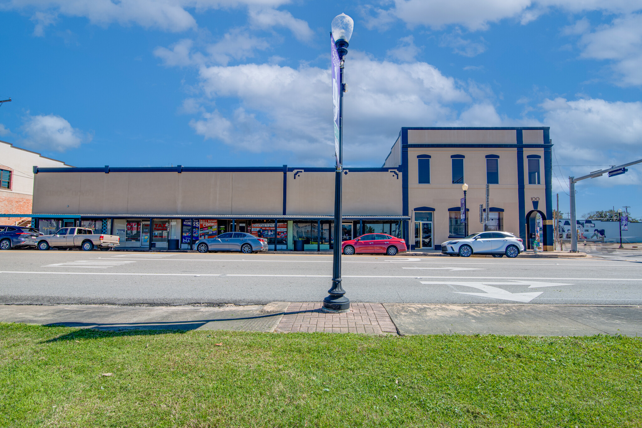 100 N Velasco St, Angleton, TX à louer Photo de l’immeuble– Image 1 sur 43