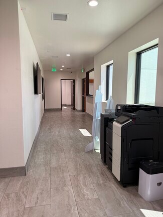 Plus de détails pour 241 N California Ave, La Puente, CA - Industriel/Logistique à louer