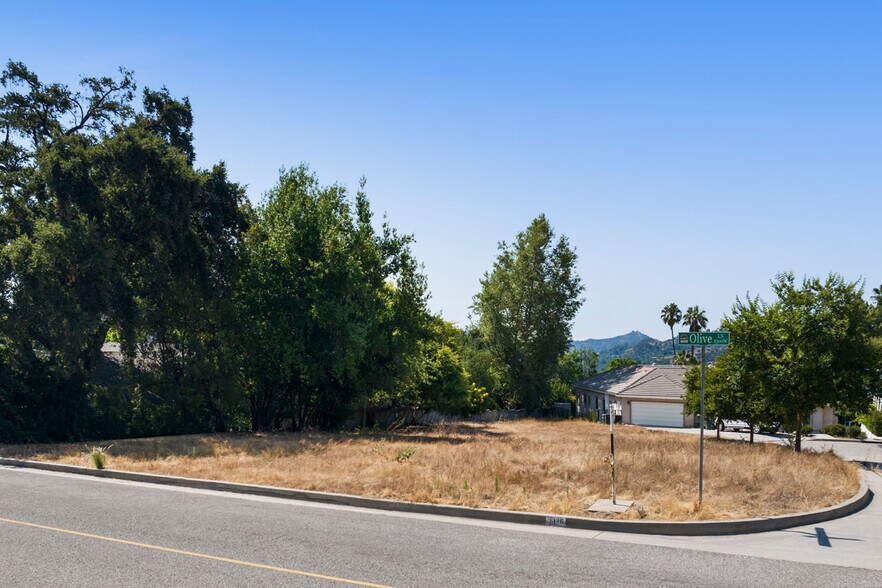 4720 Olive Ct, La Cañada Flintridge, CA à vendre - Photo de l’immeuble – Image 3 sur 9