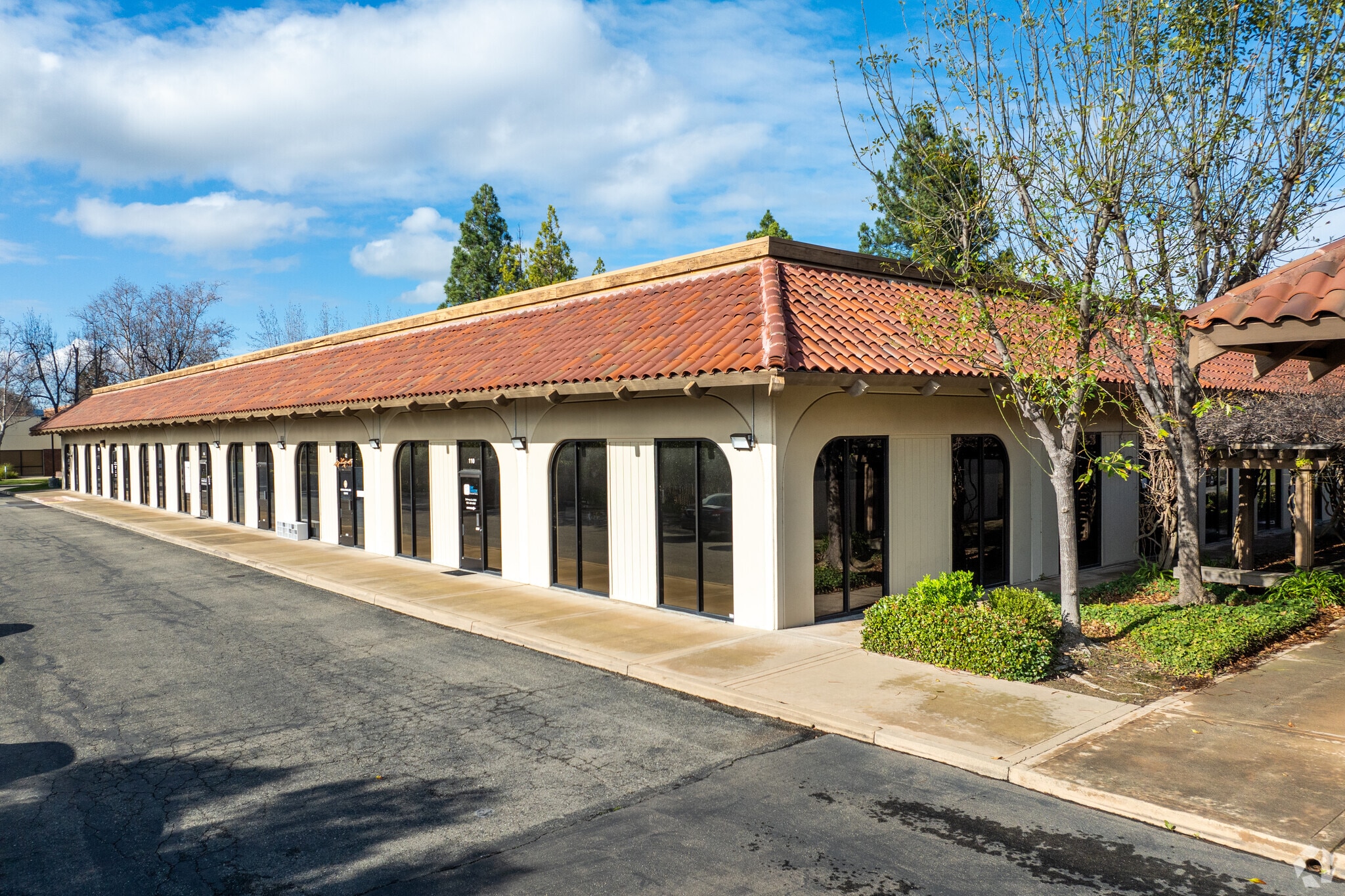 1024 Serpentine Ln, Pleasanton, CA à louer Photo principale– Image 1 sur 23
