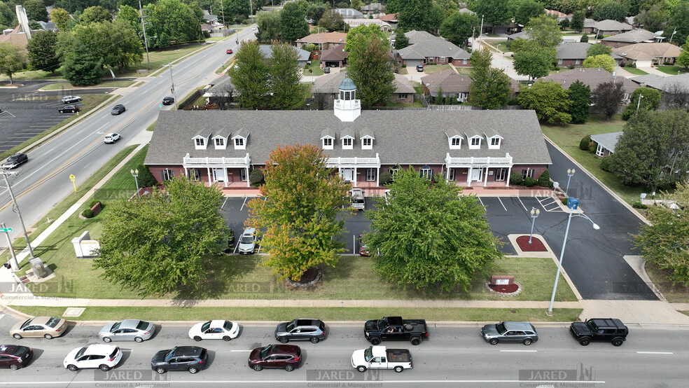 1411 E Primrose St, Springfield, MO à louer - Photo de l’immeuble – Image 3 sur 22