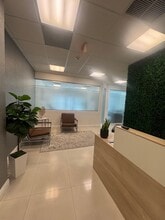 175 SW 7th St, Miami, FL à louer Photo intérieure– Image 2 sur 9