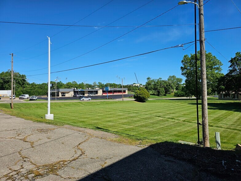 2865 SE Kansas Pl, Topeka, KS à louer - Photo de l’immeuble – Image 2 sur 6