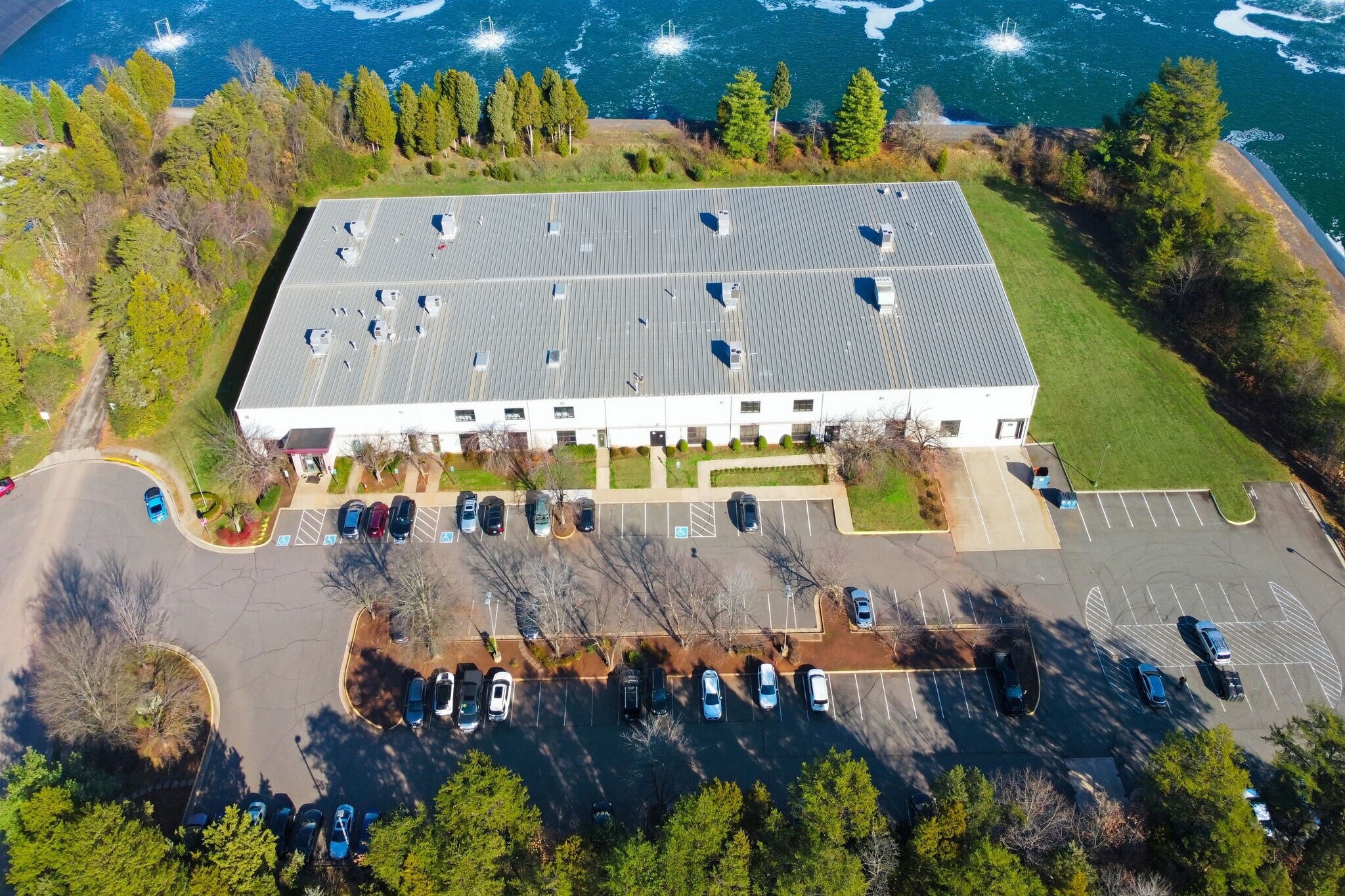 10371 Central Park Dr, Manassas, VA à louer Photo principale– Image 1 sur 8