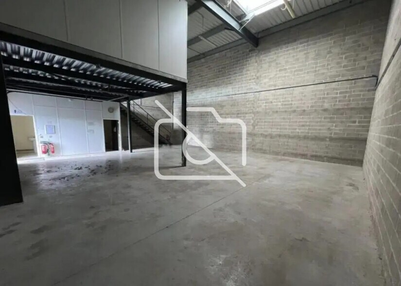 Industriel/Logistique dans Le Perray-en-Yvelines à vendre - Photo de l’immeuble – Image 1 sur 2