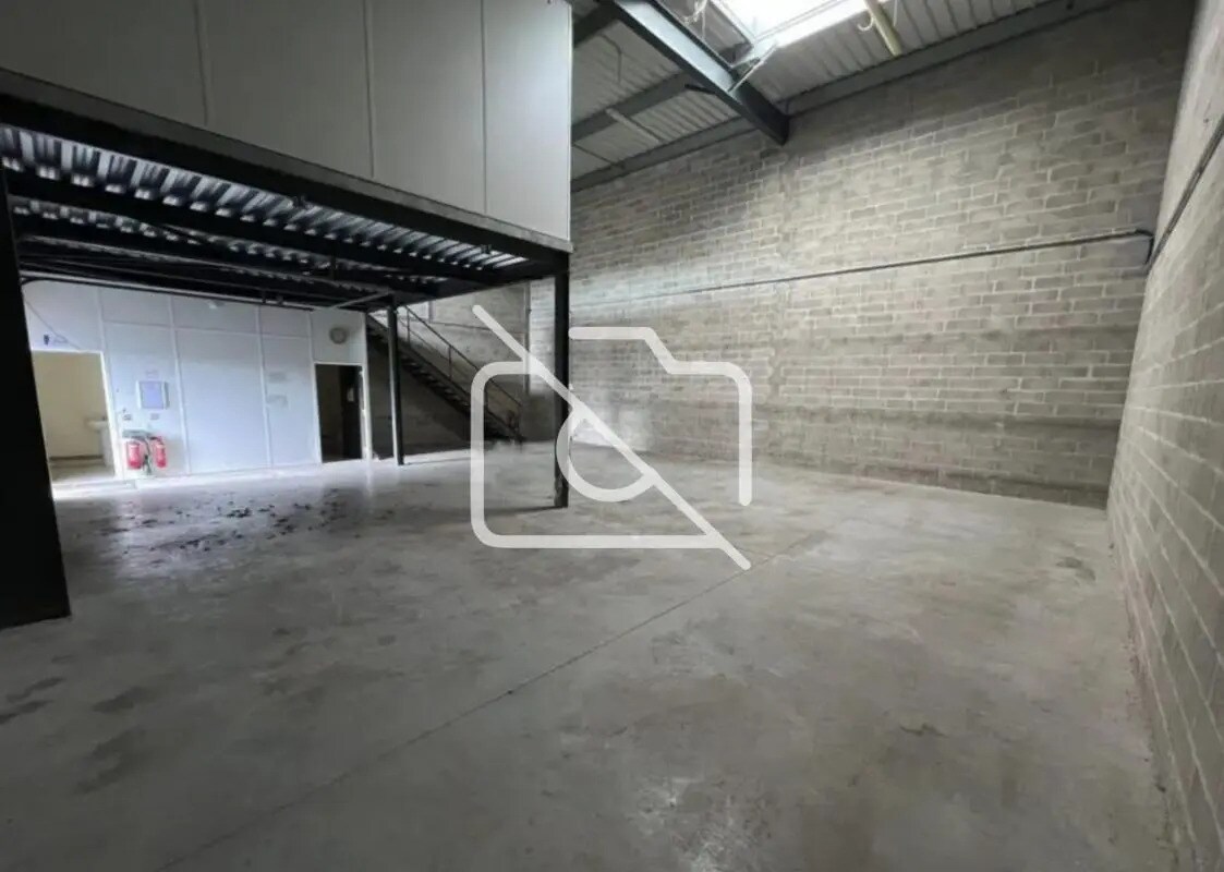 Industriel/Logistique dans Le Perray-en-Yvelines à vendre Photo de l’immeuble– Image 1 sur 3