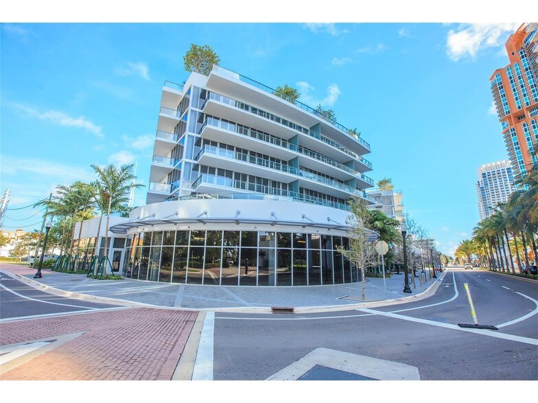 801 S Pointe Dr, Miami Beach, FL à louer - Photo de l’immeuble – Image 2 sur 35